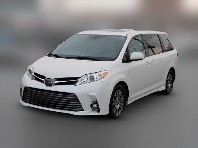 2018 Toyota Sienna XLE