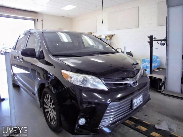 2018 Toyota Sienna XLE