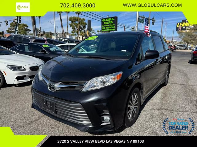 2018 Toyota Sienna XLE