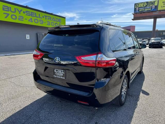 2018 Toyota Sienna XLE