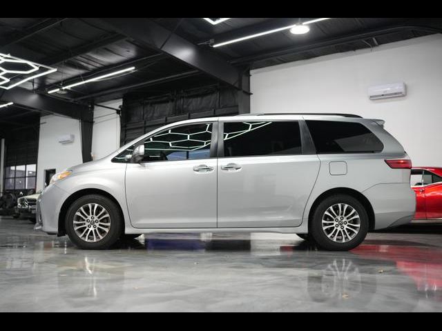 2018 Toyota Sienna XLE