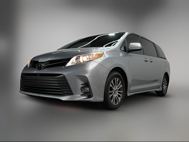 2018 Toyota Sienna XLE