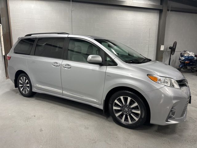 2018 Toyota Sienna XLE Premium