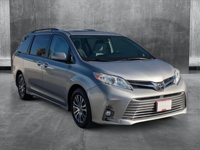 2018 Toyota Sienna XLE Premium