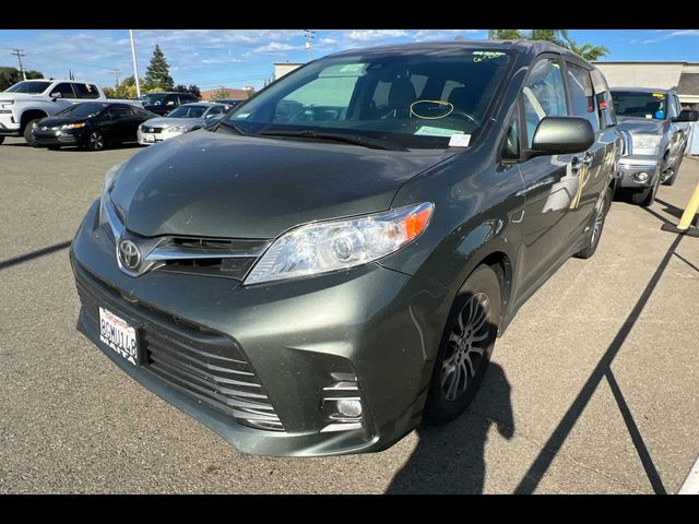 2018 Toyota Sienna XLE Premium