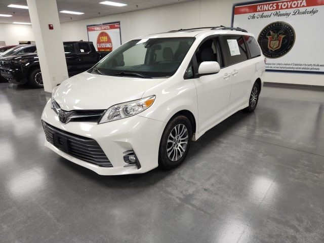 2018 Toyota Sienna XLE Premium