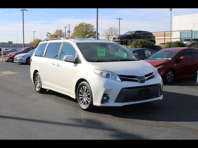 2018 Toyota Sienna XLE Premium