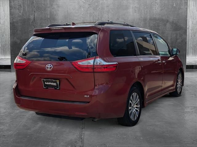 2018 Toyota Sienna XLE Premium