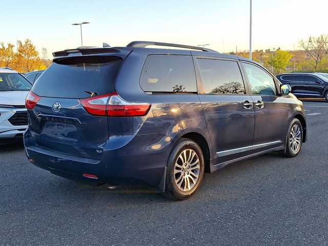 2018 Toyota Sienna XLE