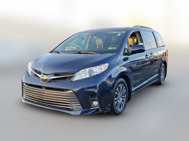 2018 Toyota Sienna XLE