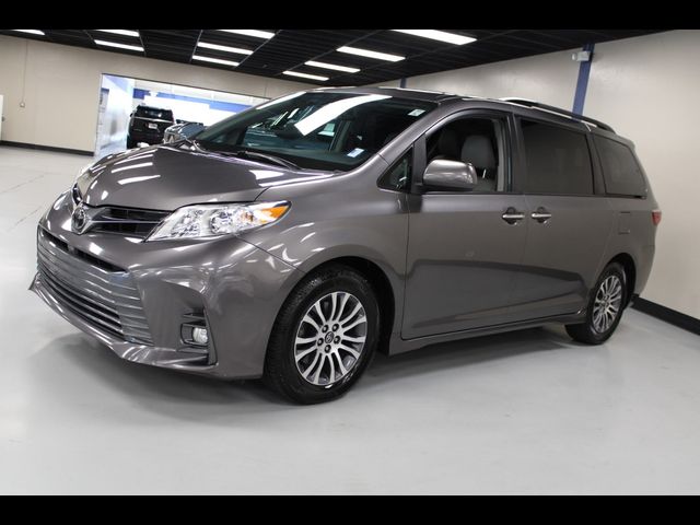 2018 Toyota Sienna XLE