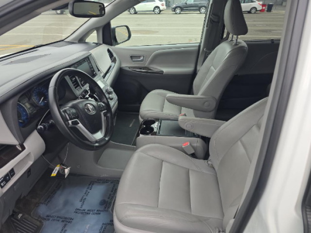 2018 Toyota Sienna XLE Premium