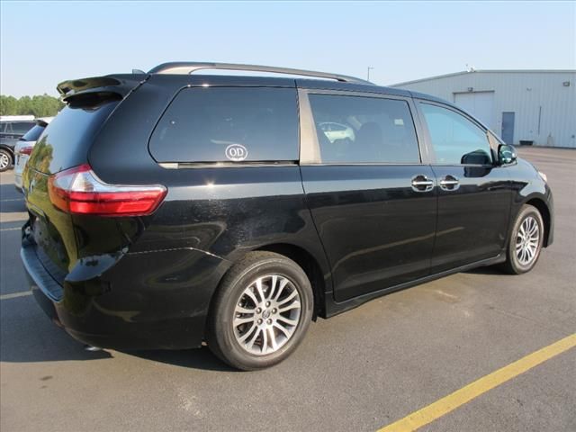 2018 Toyota Sienna XLE Premium