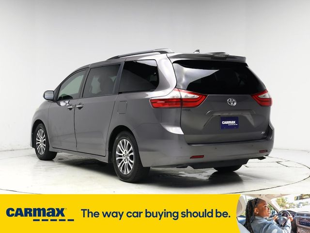 2018 Toyota Sienna XLE Auto Access Seat