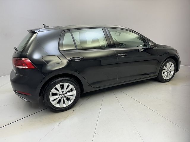 2018 Volkswagen Golf SE