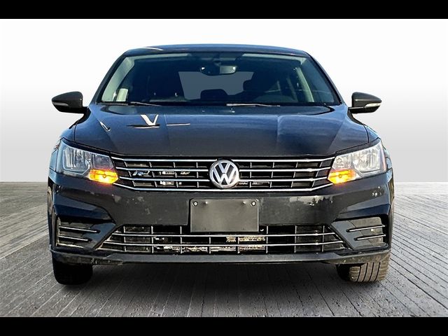 2018 Volkswagen Passat R-Line