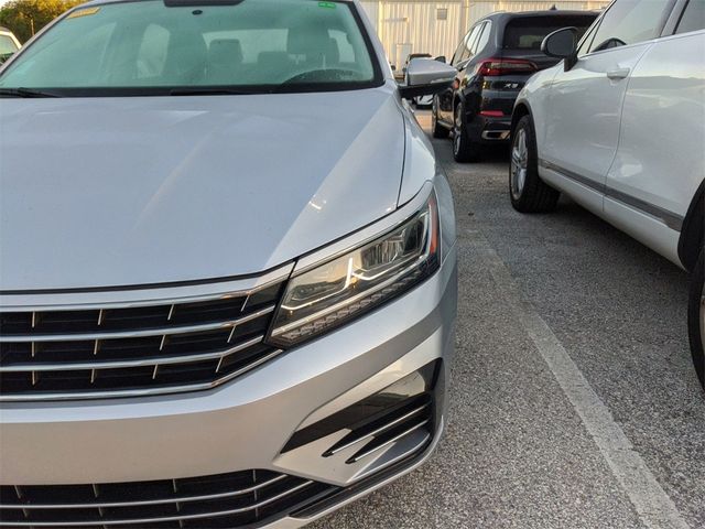 2018 Volkswagen Passat R-Line