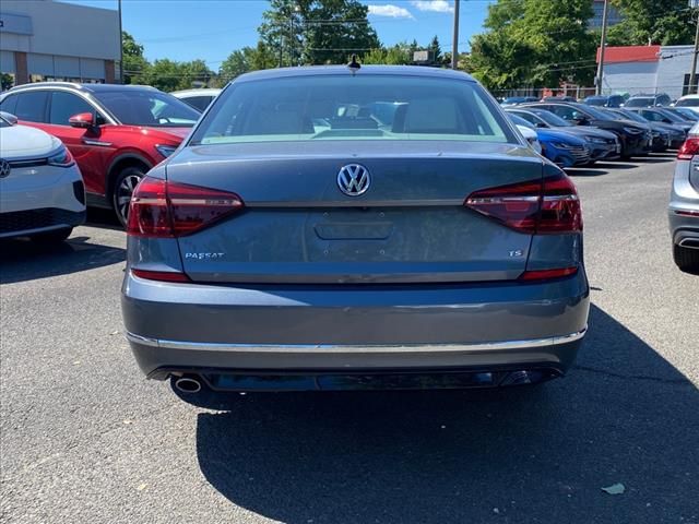 2018 Volkswagen Passat R-Line