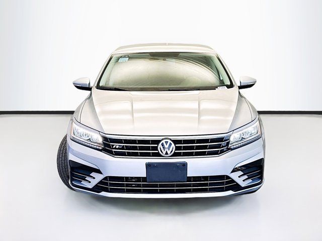 2018 Volkswagen Passat R-Line