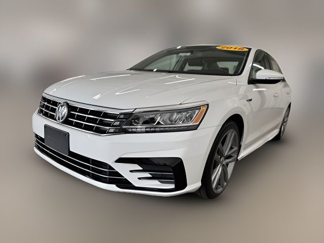 2018 Volkswagen Passat R-Line