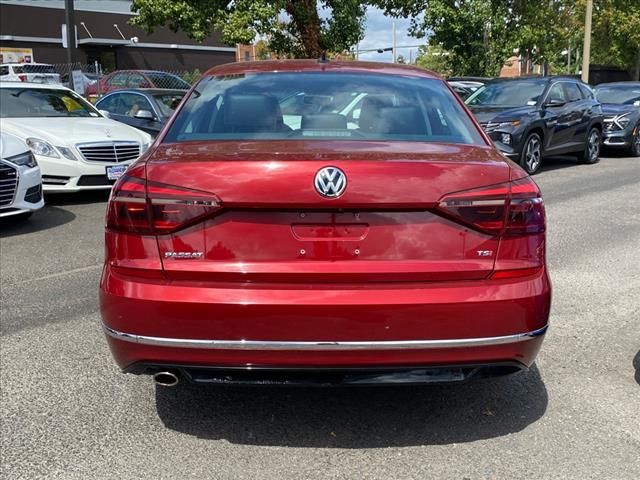 2018 Volkswagen Passat R-Line