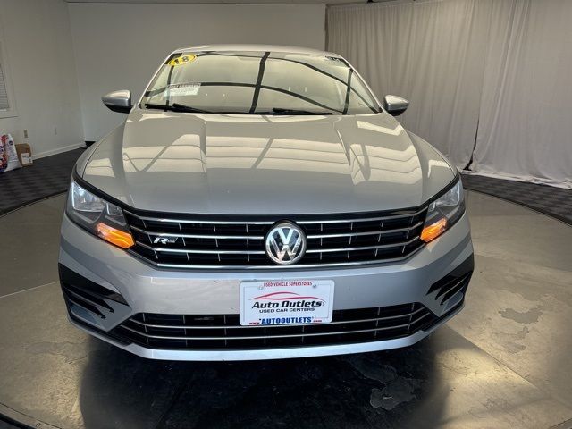 2018 Volkswagen Passat R-Line