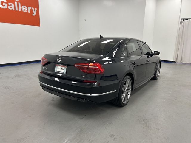 2018 Volkswagen Passat R-Line