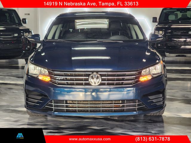 2018 Volkswagen Passat R-Line