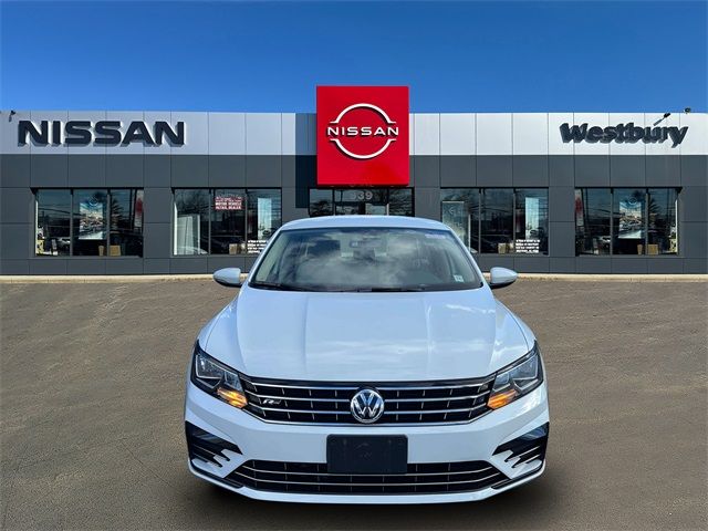 2018 Volkswagen Passat R-Line