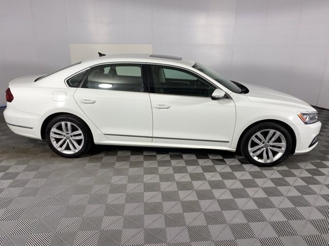 2018 Volkswagen Passat 2.0T SEL Premium