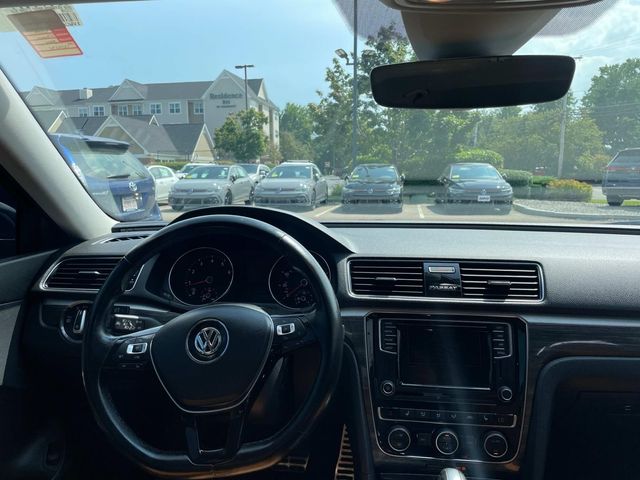 2018 Volkswagen Passat 2.0T SEL Premium