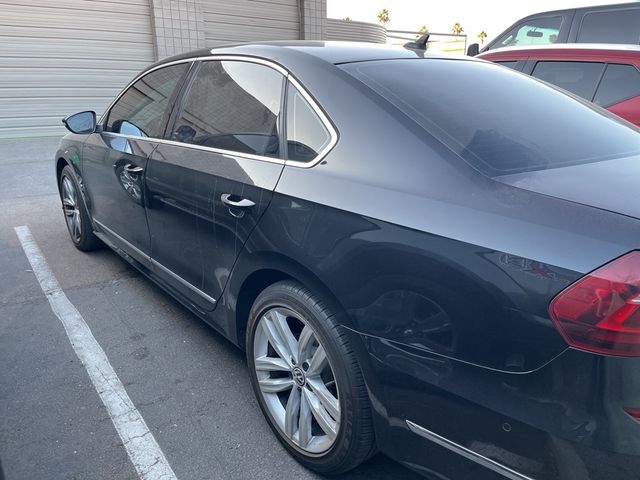 2018 Volkswagen Passat 2.0T SEL Premium