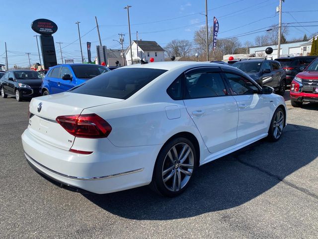 2018 Volkswagen Passat R-Line