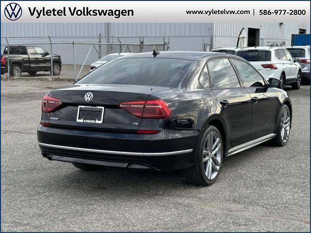 2018 Volkswagen Passat R-Line