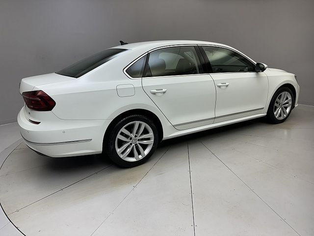 2018 Volkswagen Passat 2.0T SEL Premium