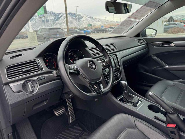 2018 Volkswagen Passat R-Line