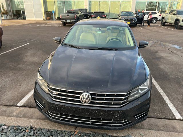 2018 Volkswagen Passat R-Line