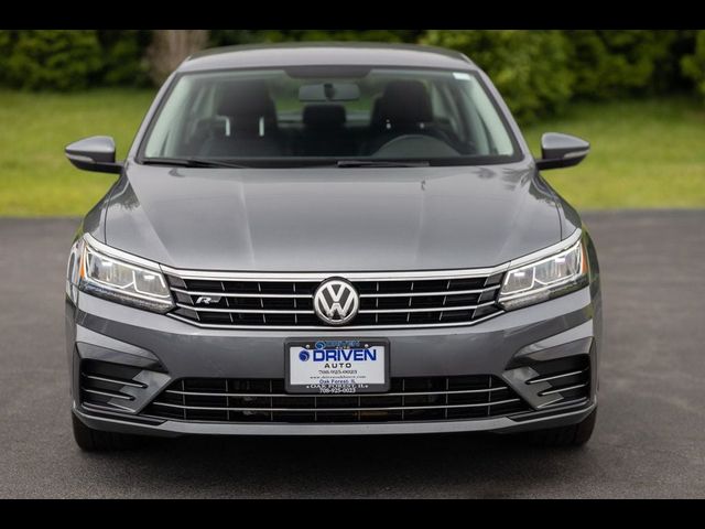 2018 Volkswagen Passat R-Line