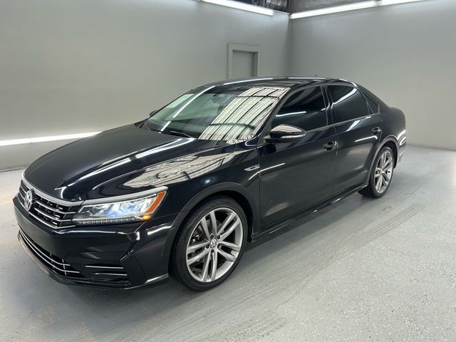 2018 Volkswagen Passat R-Line