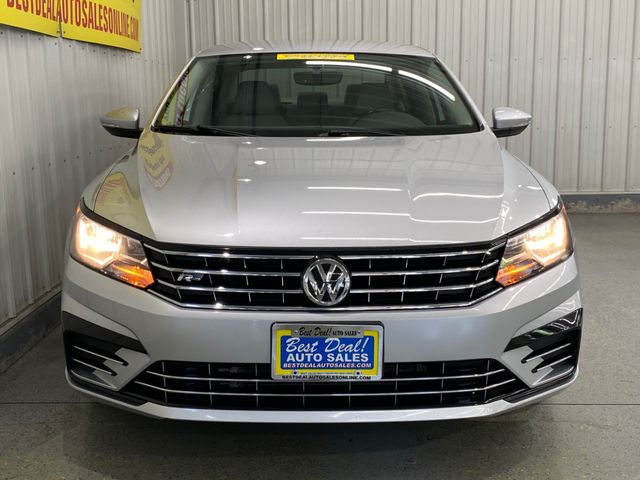 2018 Volkswagen Passat R-Line