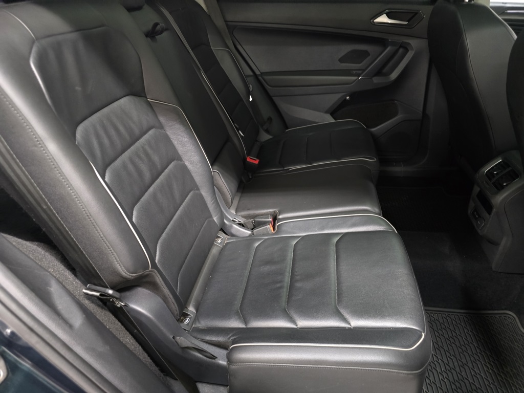 Vehicle image 20 of 33