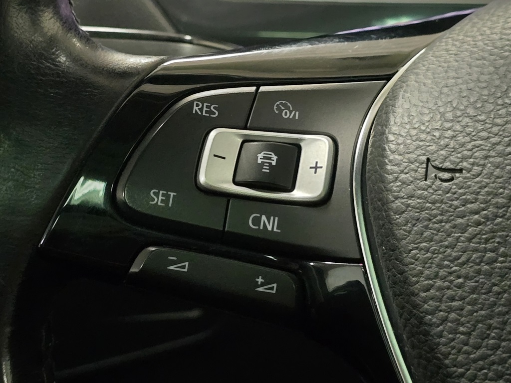 Vehicle image 31 of 33