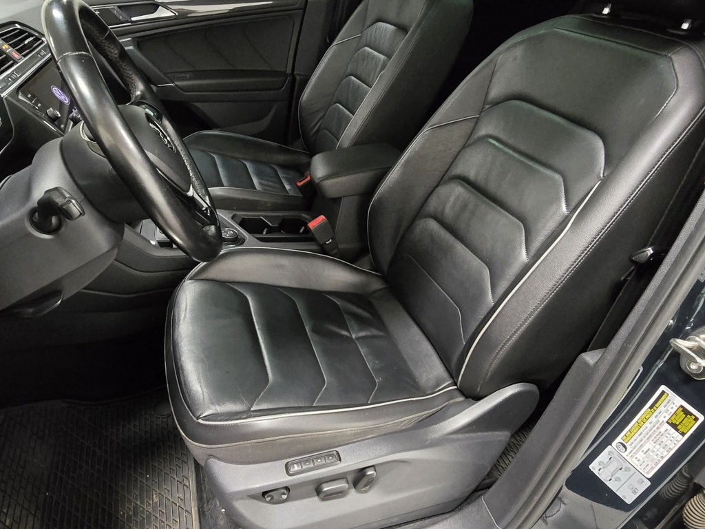 Vehicle image 23 of 33