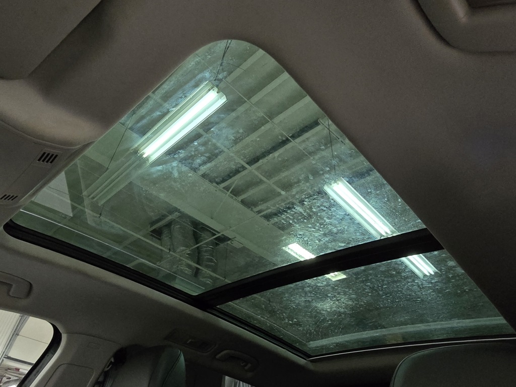 Vehicle image 10 of 33