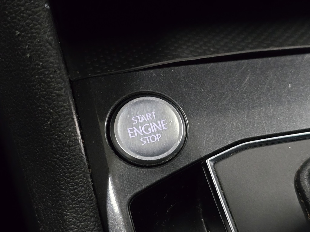 Vehicle image 29 of 33