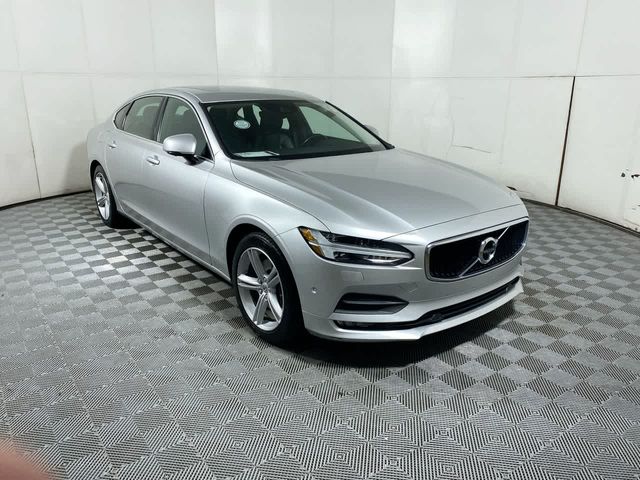 2018 Volvo S90 Momentum