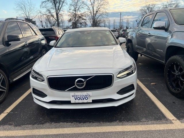 2018 Volvo S90 Momentum