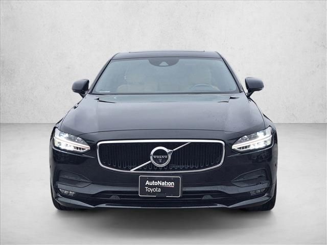 2018 Volvo S90 Momentum