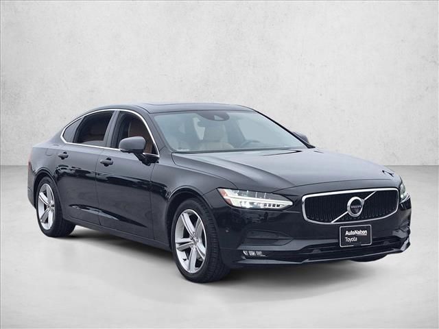 2018 Volvo S90 Momentum