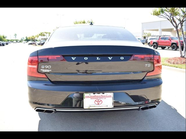 2018 Volvo S90 Momentum